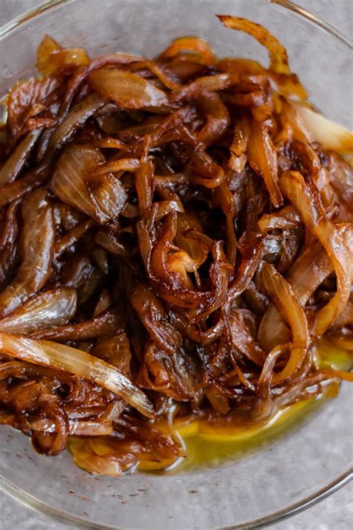 Can you use red onion for caramelizing?